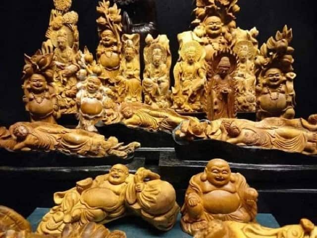 Các mẫu tượng Phật đa dạng mẫu mã được làm từ nhiều chất liệu gỗ quý khác nhau