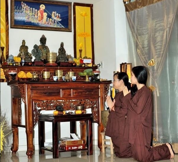 Bàn thờ Phật đa tầng đẹp hiện đại