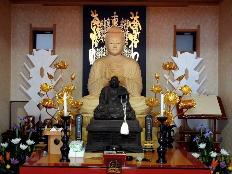 Bàn thờ Phật tại gia mang nhiều ý nghĩa tốt đẹp