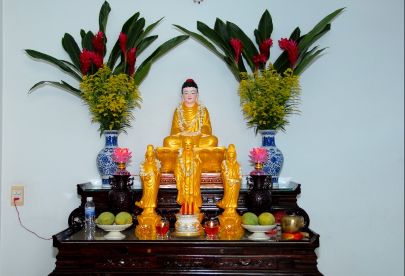 Bày trí bàn thờ Phật tại gia